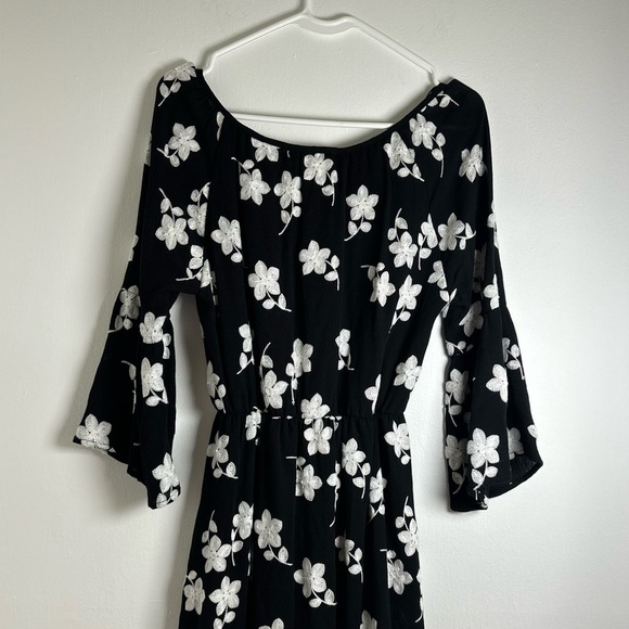 Le Lis Mini Black with white Embroidered Floral Dress Size S - Picture 3 of 11
